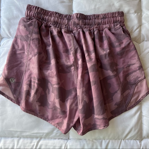 Lululemon Hotty Hot Short II *Long 4" - Picture 2 of 2